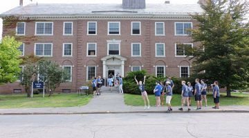 Students eagerly awaiting the arrival of new students to Colvin Hall.